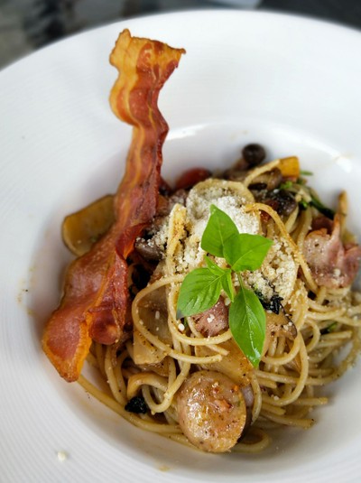 สปาเกตตี้เบค่อนกระเทียมพริกแห้ง