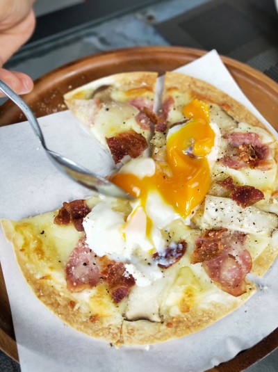 พิซซ่าคาโบนาร่าไข่ออนเซ็น