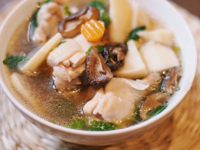 วิธีทำ ต้มจืดปีกบนไก่เห็ดหอมหน่อไม้สด วิธีทำ ต้มจืดปีกบนไก่เห็ดหอมหน่อไม้สด