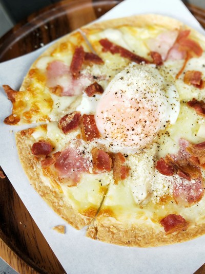 พิซซ่าคาโบนาร่าไข่ออนเซ็น