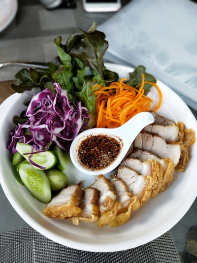 หมูกรอบทอดน้ำปลา