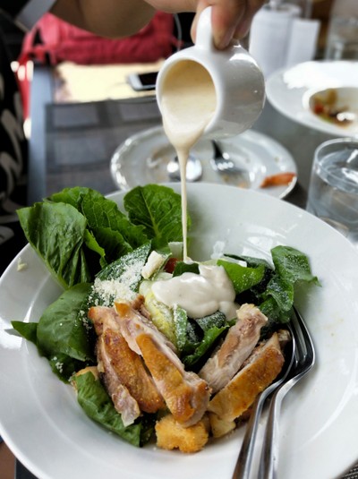 ซีซ่าสลัดไก่ย่าง