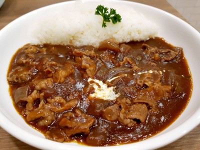 ข้าวแกงกะหรี่ฮายาชิเนื้อสไลด์