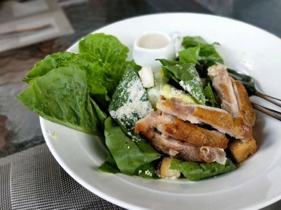 ซีซ่าสลัดไก่ย่าง