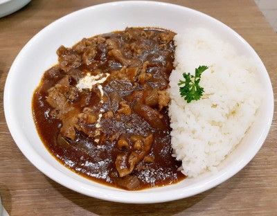 ข้าวแกงกะหรี่ฮายาชิเนื้อสไลด์