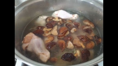 วิธีทำ ต้มจืดปีกบนไก่เห็ดหอมหน่อไม้สด วิธีทำ ต้มจืดปีกบนไก่เห็ดหอมหน่อไม้สด