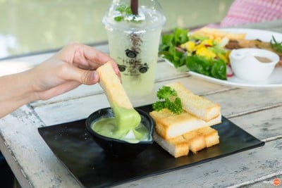 เมนูของร้าน The Three Little Pigs ท่าตลาด