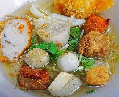 ก๋วยเตี๋ยวเต้าหู้แคะ ต้นตำรับลูกขิ้นแคะ น้ำซุปกลมกล่อม อร่อย เด็กทานได้ ผู้ใหญ่ท
