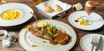 Full Course สุดคุ้มเลือกอิ่มครบได้ทั้งสลัด สเต๊ก และไอศกรีม