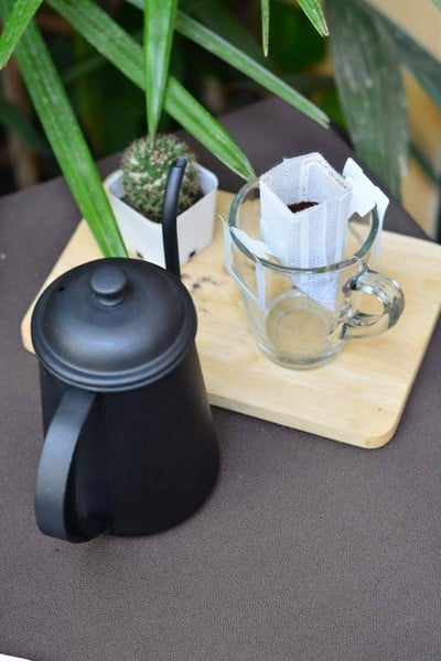 White​ Black​ Cafe' 1