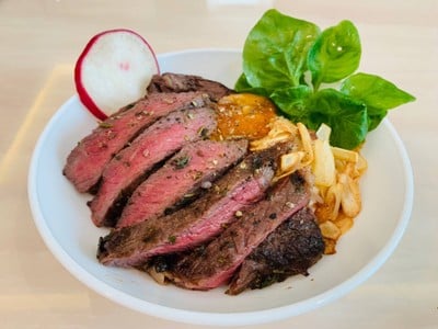 ข้าวหน้าเนื้อย่างไข่ดอง