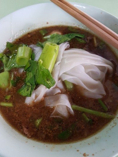 เส้นใหญ่ น้ำตก