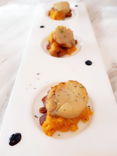 Hokkaido Scallops With Mashed Carrots, Bacon And Balsamic