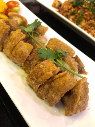 หมูกรอบทอดน้ำปลา