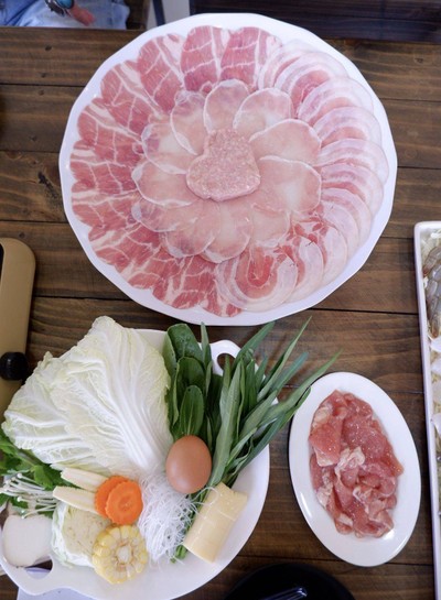 ชุดหมูใหญ่+ผักรวม