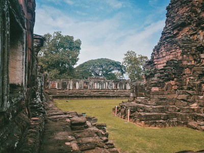  
เที่ยวปราสาทแห่งอีสาน ตามรอยอารยธรรมโบราณ 