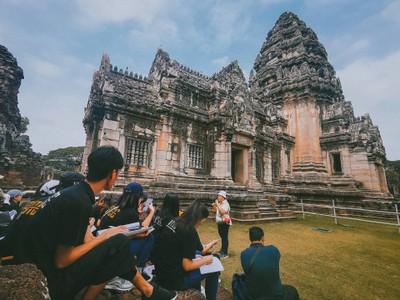  
เที่ยวปราสาทแห่งอีสาน ตามรอยอารยธรรมโบราณ 