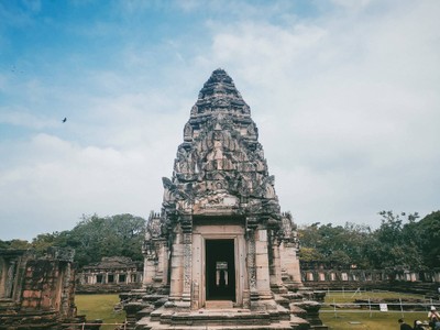  
เที่ยวปราสาทแห่งอีสาน ตามรอยอารยธรรมโบราณ 