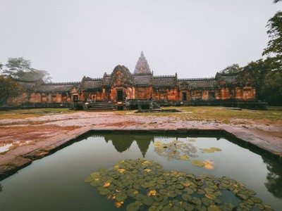  
เที่ยวปราสาทแห่งอีสาน ตามรอยอารยธรรมโบราณ 