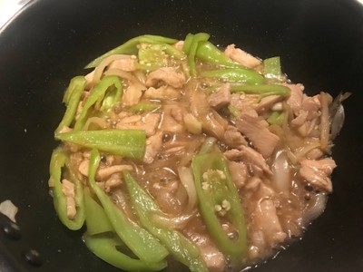 วิธีทำ เนื้อไก่นุ่มผัดพริกหยวก