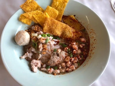 เมนูของร้าน ก๋วยเตี๋ยวเรือพี่นัทใส่แว่น (ตามสั่ง ส้มตำ ยำ ไอศรีม) พี่นัทใส่แว่น