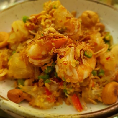 ยำส้มโอกุ้งสด