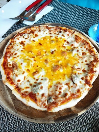 พิซซ่าเจ้าฮูก