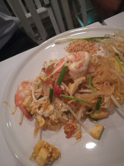 ผัดไทกุ้งสด