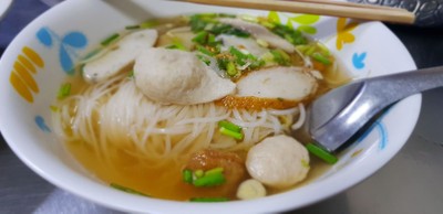 ก๋วยเตี๋ยวลูกชิ้นปลา