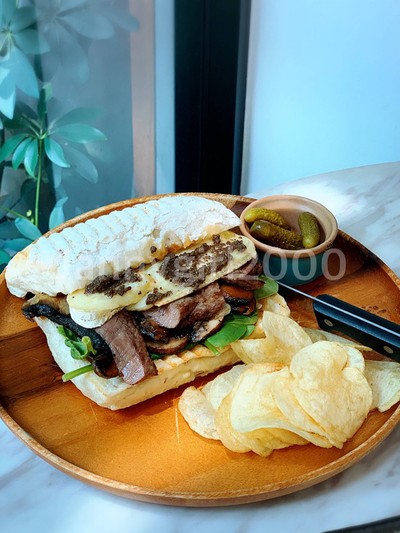 อาหาร หรือ เครื่องดื่ม