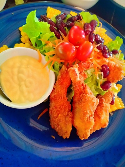 สลัดกุ้งทอด