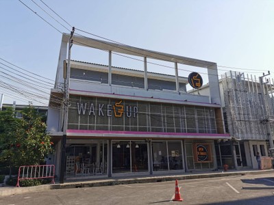 รีวิว Wake Up สเตเดียมวัน - ร้านกาแฟ 24ชม. ย่านบรรทัดทอง