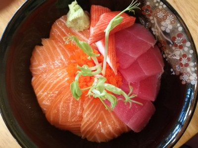 ข้าวหน้าปลาดิบ