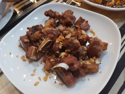 ซี่โครงหมูทอดกระเทียม