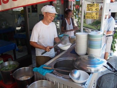 หน้าร้าน ก๋วยเตี๋ยวแคะนายเหงี่ยน จรัญฯ65