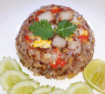 ข้าวผัดหมูแดดเดียว
