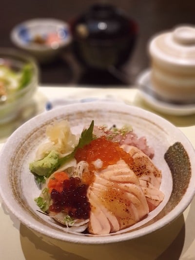 ข้าวหน้าปลาดิบรวม