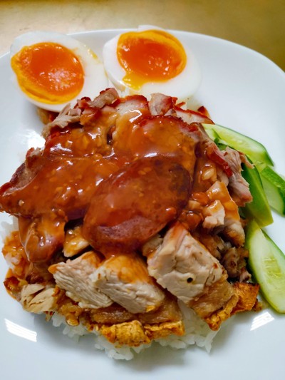 เมนูของร้าน ธานี ข้าวหมูแดง-หมูกรอบ โชคชัย 4 ปากซอย 28