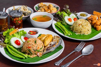 เมนูของร้าน ก๋วยเตี๋ยวเรือฮาร์เล่ย์