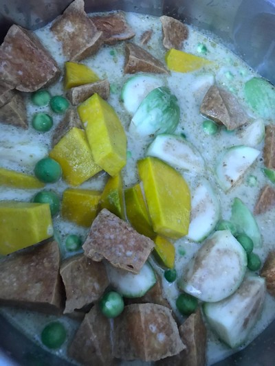 วิธีทำ แกงเขียวหวานฟักทองเต้าหู้ทอด เจ