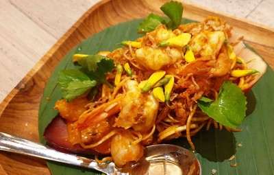 ยำหัวปลีลิ้นจี่กุ้งสด