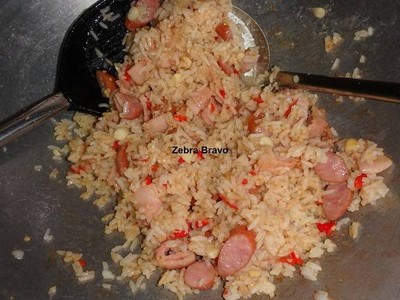 วิธีทำ ข้าวผัดกะเพราเบคอนไส้กรอก วิธีทำ ข้าวผัดกะเพราเบคอนไส้กรอก