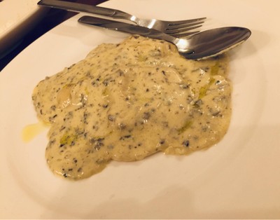 Ravioli stuffed ricotta porcini whit truffle cream