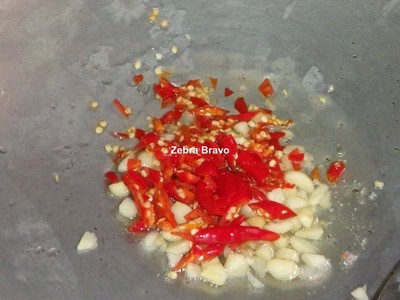 วิธีทำ ข้าวผัดกะเพราเบคอนไส้กรอก วิธีทำ ข้าวผัดกะเพราเบคอนไส้กรอก