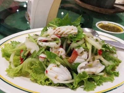 ยำรวมมิตรทะเล