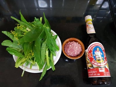 วิธีทำ กวางตุ้งหมูสับน้ำมันหอย วิธีทำ กวางตุ้งหมูสับน้ำมันหอย