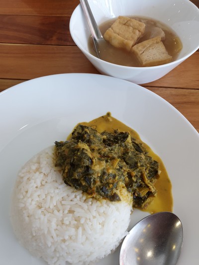 ข้าวราด 2 อย่าง เจ