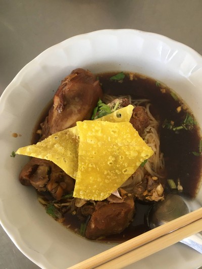 ก๋วยเตี๋ยวหมูตุ๋น ไก่ตุ๋น