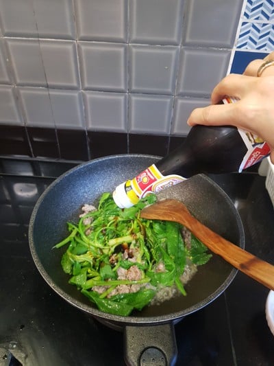 วิธีทำ กวางตุ้งหมูสับน้ำมันหอย วิธีทำ กวางตุ้งหมูสับน้ำมันหอย
