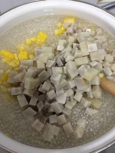 วิธีทำ “สาคูเปียกเผือกข้าวโพด"